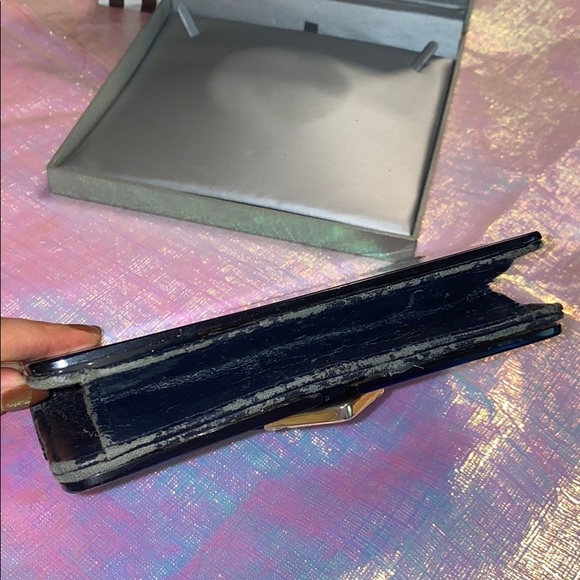 Hardcover Handbag - Picture 4 of 8